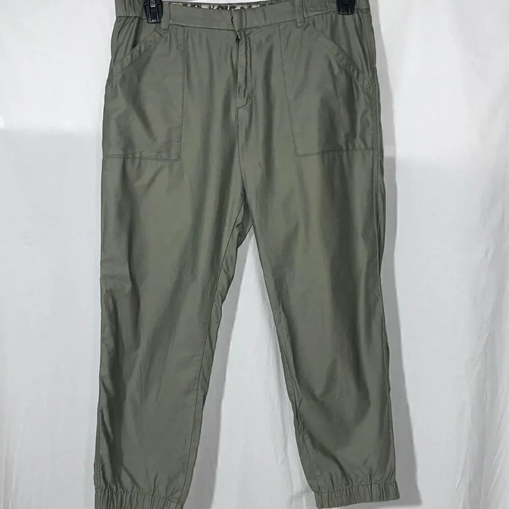 Uniqlo Green Capris 